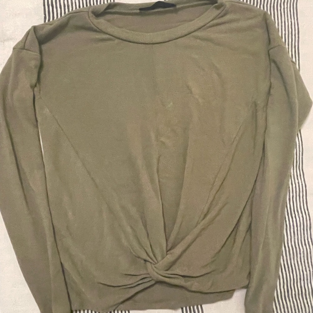 Ollie & Chloe size x-small olive long sleeve shirt
